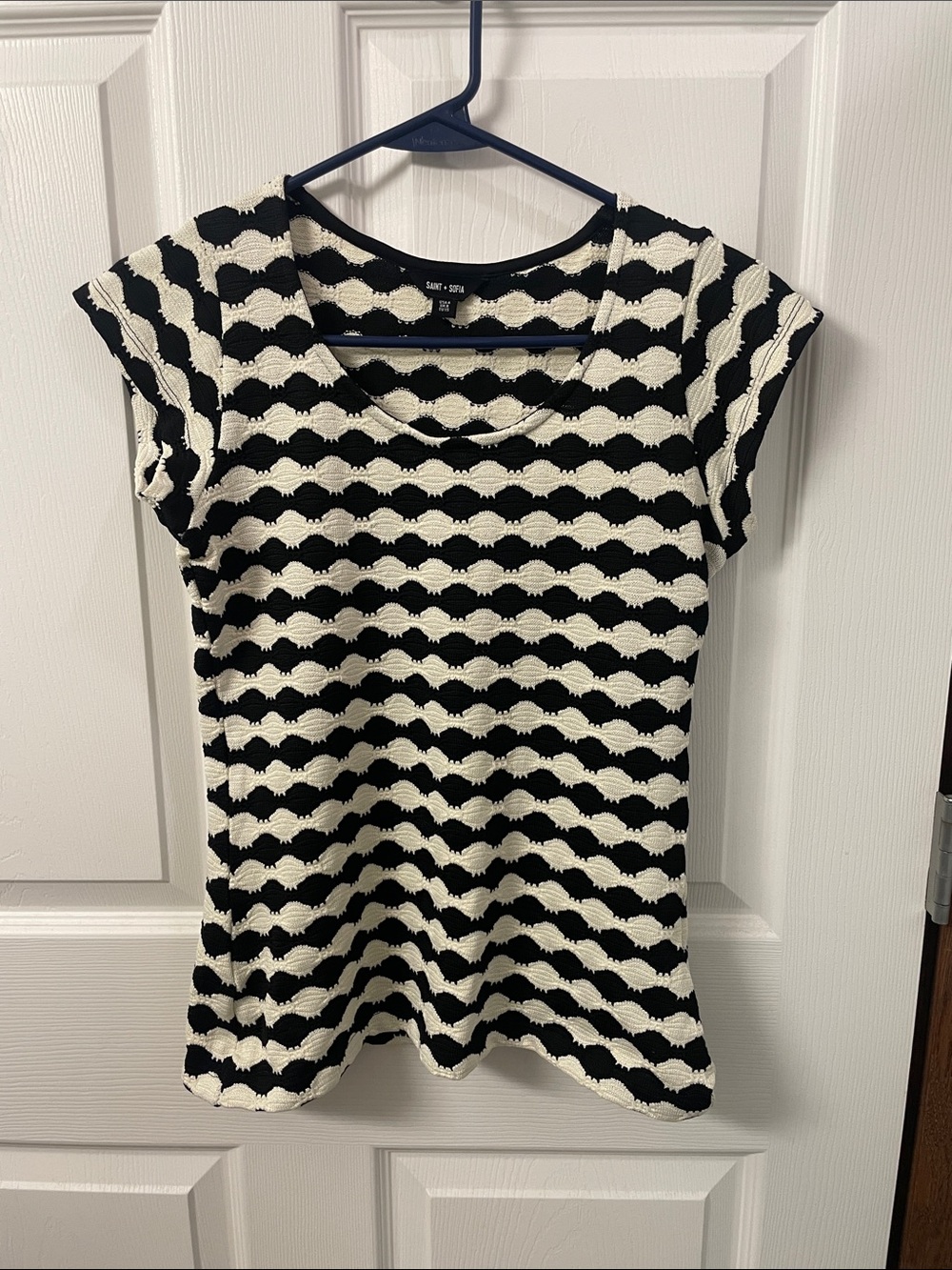 Saint + Sofia Black & Cream Wave-Stripe Short Sleeve Tee